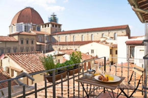 One of a kind Near The Duomo w/Balcony Palace Apt
